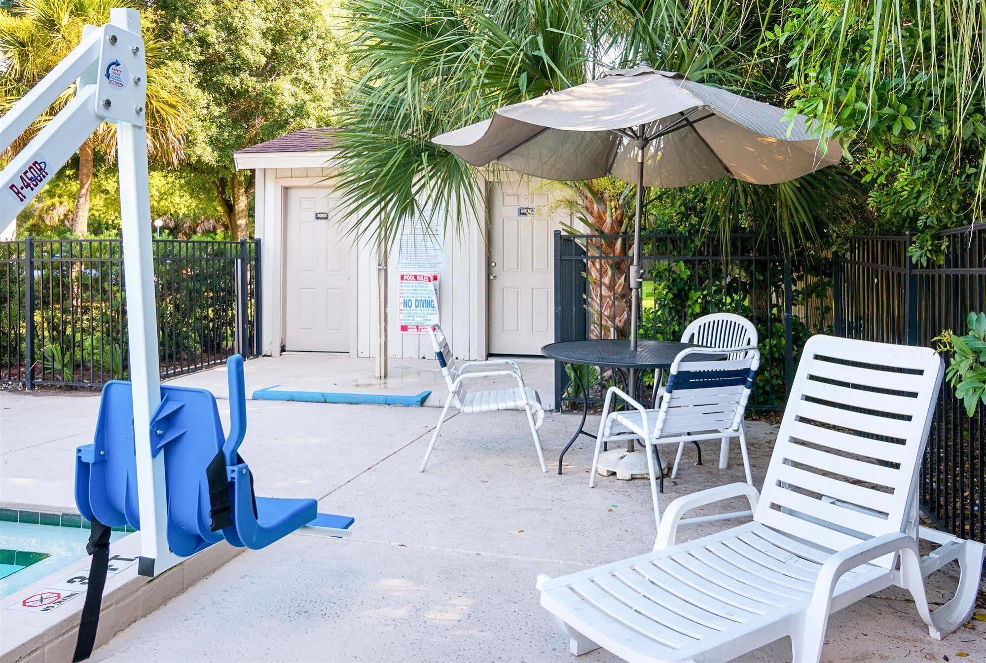 Hotel 6-tampa, Fl - Fairgrounds 4*