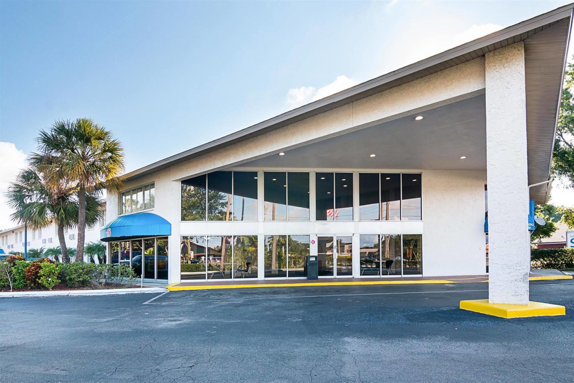 Hotel 6-tampa, Fl - Fairgrounds Heartland